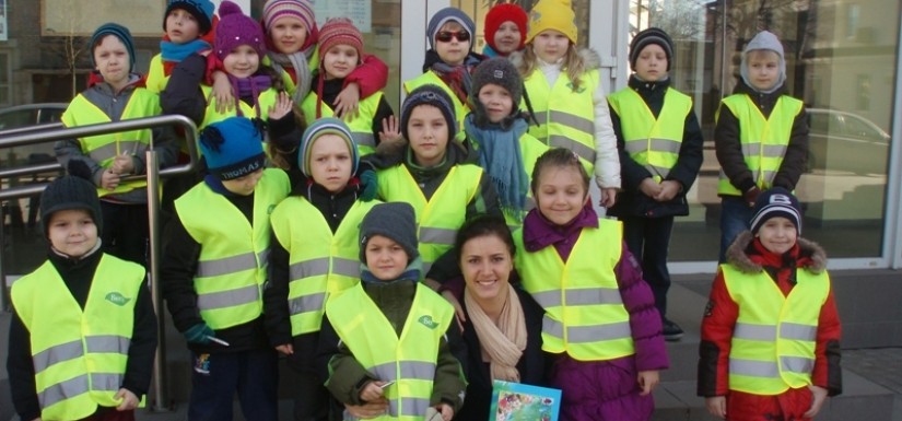 Priešmokyklinukų išvyka į miesto biblioteką ir knygyną