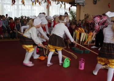 Kaip gaideliai ir vištytės pateko į pono dvarą (Žirniukų gr.)