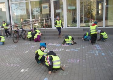 Priešmokyklinukų išvyka į miesto biblioteką ir knygyną