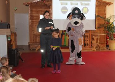 Svečiuose policijos pareigūnės ir jų bičiulis Amsis