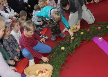 Uždekime Advento žvakutę