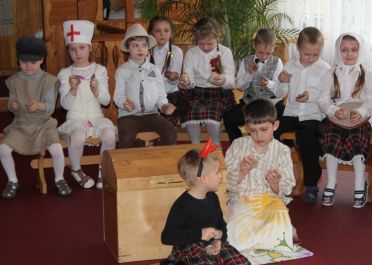 Varpelių gr. vaikų teatrinis žaidimas