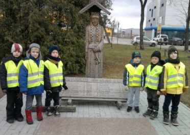 Tarp žvakelių ir žvaigždelių ...