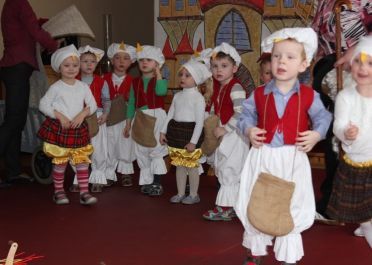 Kaip gaideliai ir vištytės pateko į pono dvarą (Žirniukų gr.)