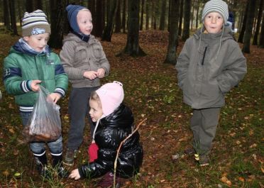 Žuvyčių gr. išvyka į mišką