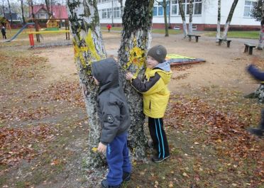 Ugdomoji veikla Spalvotų lapų šėlsmas (Saulyčių gr.)