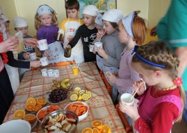 Ugdomoji veikla Daržovės ir vaisiai - vitaminų šaltinis ( Varpelių gr.)