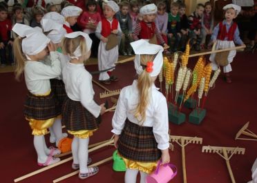 Kaip gaideliai ir vištytės pateko į pono dvarą (Žirniukų gr.)